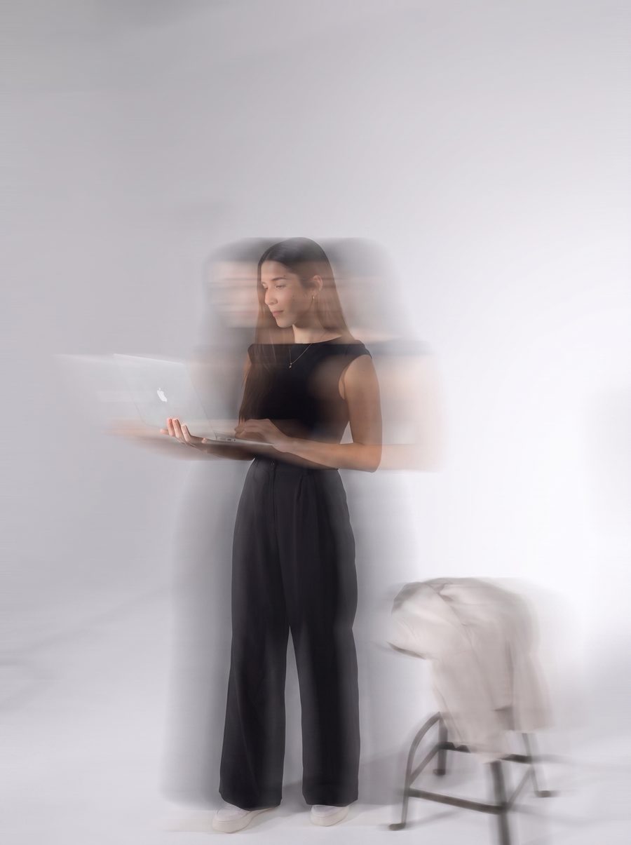 Žana working on a laptop in a motion portrait